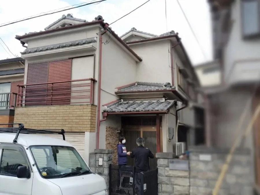 兵庫県川西市 S様邸｜外壁塗装・庇補修・シャッター塗装（施工前）